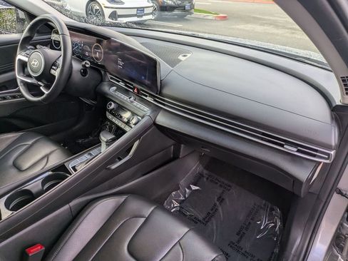 Certified 2025 Hyundai Elantra Limited image 31