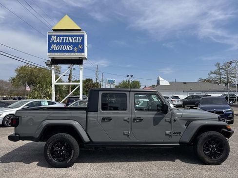 Used 2021 Jeep Gladiator Sport image 10