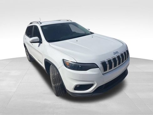 Used 2019 Jeep Cherokee Latitude Plus w/ Cold Weather Group AWD/4WD image 3