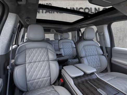 New 2026 Lincoln Navigator Black Label AWD/4WD image 10