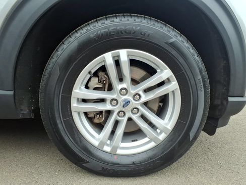 Certified 2023 Ford Explorer XLT w/ Equipment Group 202A AWD/4WD image 24