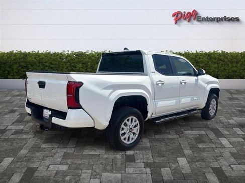 Used 2024 Toyota Tacoma SR5 AWD/4WD image 9