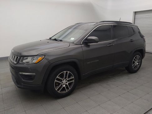 Used 2018 Jeep Compass Latitude w/ Popular Equipment Group FWD image 2