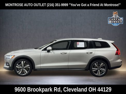 Used 2025 Volvo V60 B5 Cross Country Plus image 7
