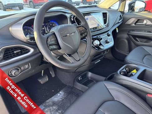 New 2026 Chrysler Pacifica Select w/ S Appearance Package image 17