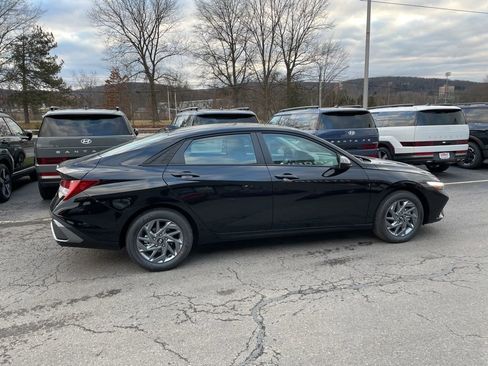 New 2026 Hyundai Elantra Blue image 3