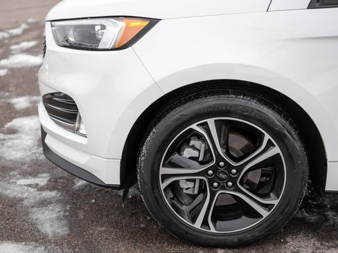 Used 2023 Ford Edge ST image 9