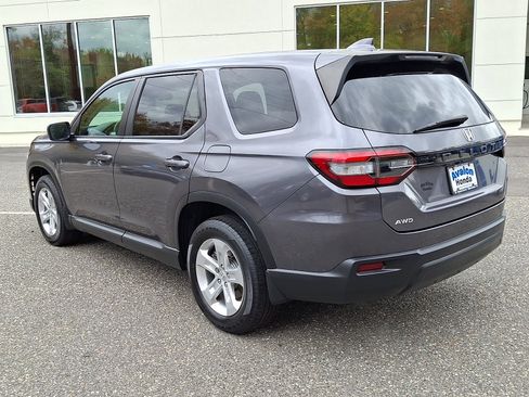 Used 2023 Honda Pilot LX image 7