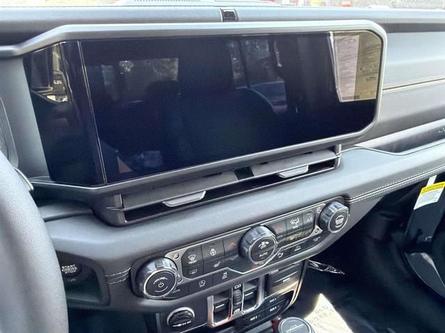 New 2026 Jeep Gladiator Sport AWD/4WD image 8