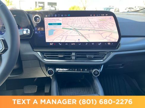 Used 2024 Chevrolet Equinox EV RS FWD image 17