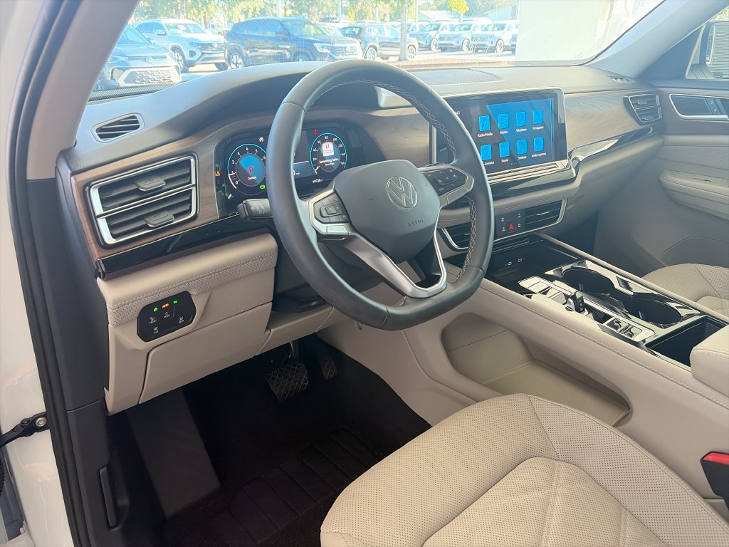 Certified 2024 Volkswagen Atlas SE w/ Panoramic Sunroof Package FWD image 13