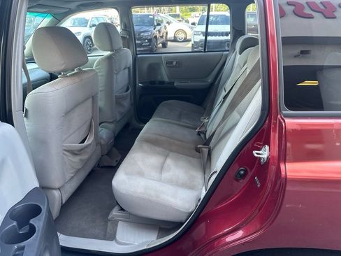 Used 2005 Toyota Highlander 4WD V6 w/ Appearance Pkg image 9