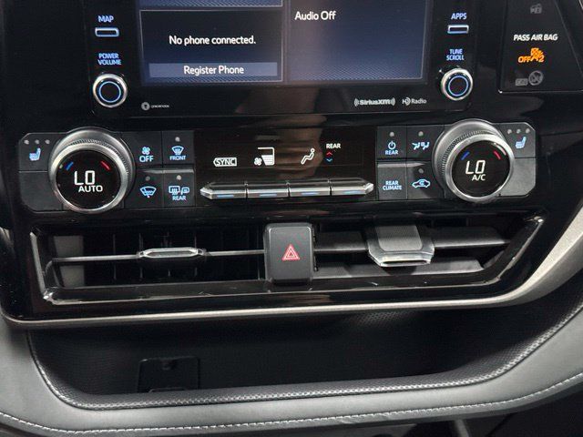 Used 2022 Toyota Highlander XLE AWD/4WD image 19