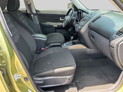 Used 2013 Kia Soul + FWD image 13
