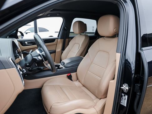 Certified 2022 Porsche Cayenne E-Hybrid image 5