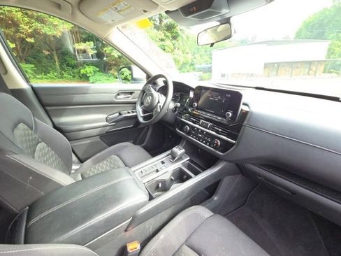 Used 2022 Nissan Pathfinder S FWD image 24