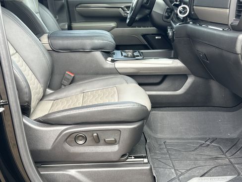 Used 2024 Chevrolet Silverado 2500 ZR2 w/ Technology Package image 13