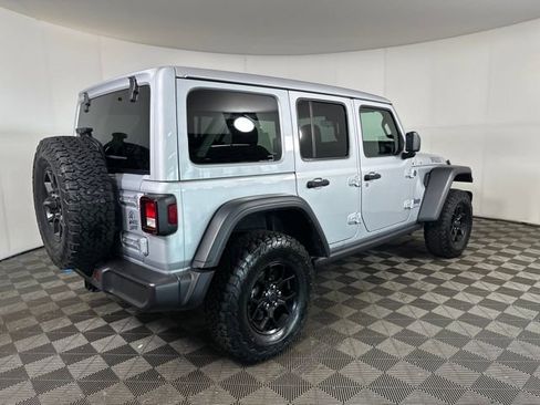 Used 2024 Jeep Wrangler Unlimited image 3