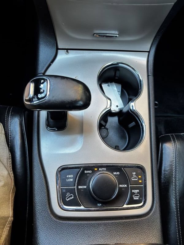 Used 2015 Jeep Grand Cherokee Overland w/ Advanced Technology Group AWD/4WD image 20