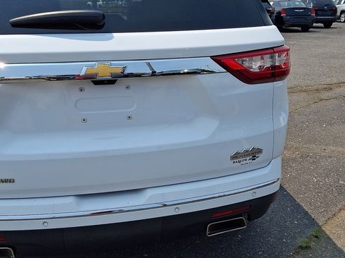 Used 2018 Chevrolet Traverse High Country w/ LPO, Cargo Package AWD/4WD image 16