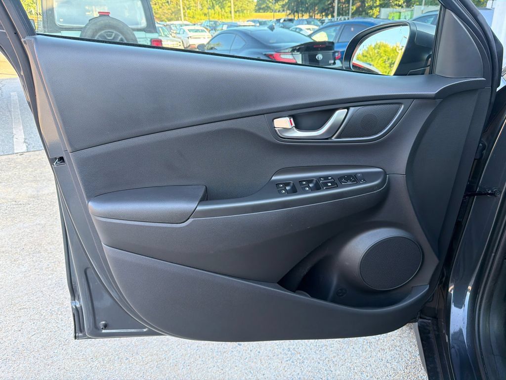 Used 2022 Hyundai Kona SEL w/ Convenience Package FWD image 10
