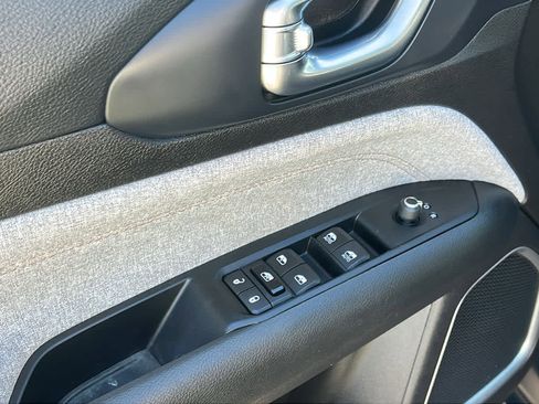 Used 2022 Jeep Compass Latitude image 23