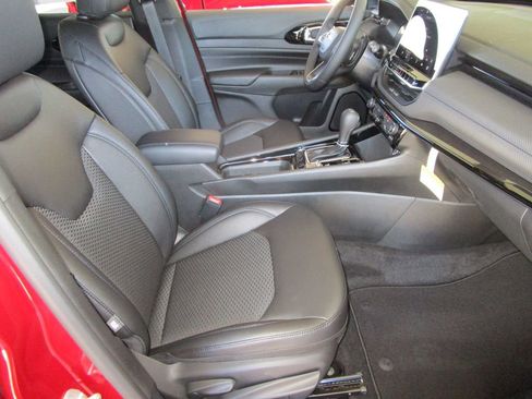 New 2026 Jeep Compass Latitude image 20