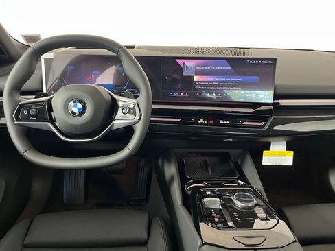 Used 2026 BMW 530i xDrive w/ Premium Package AWD/4WD image 13