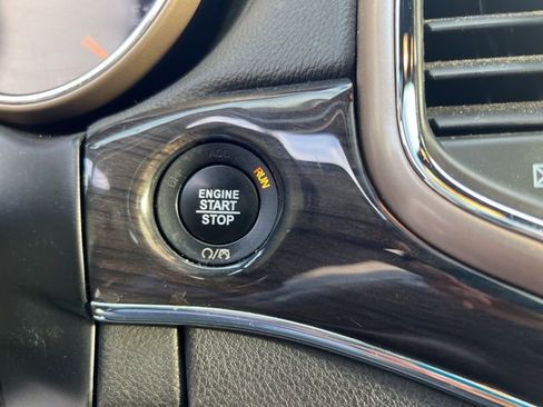 Used 2017 Jeep Grand Cherokee Overland image 33