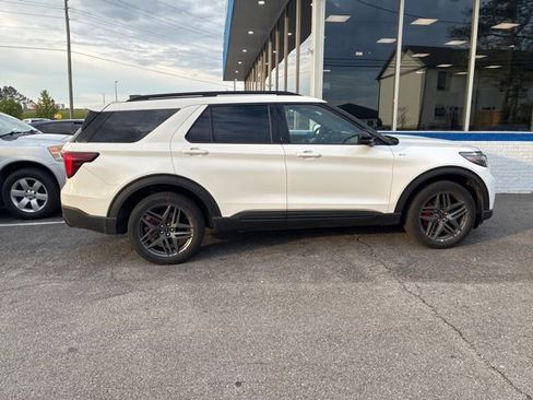 Used 2025 Ford Explorer ST-Line w/ ST-Line Street Pack image 12