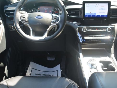 Used 2023 Ford Explorer Limited w/ Equipment Group 301A AWD/4WD image 3