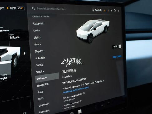Used 2024 Tesla Cybertruck AWD Crew Cab image 18
