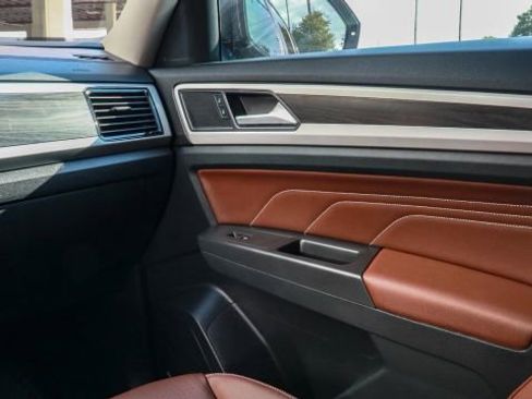 Used 2023 Volkswagen Atlas SE w/ Black Wheel Package image 22