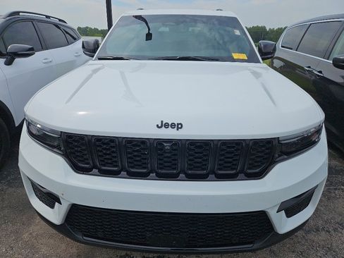 Used 2024 Jeep Grand Cherokee Limited w/ Luxury Tech Group II AWD/4WD image 2