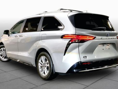 Used 2024 Toyota Sienna Limited AWD/4WD image 11