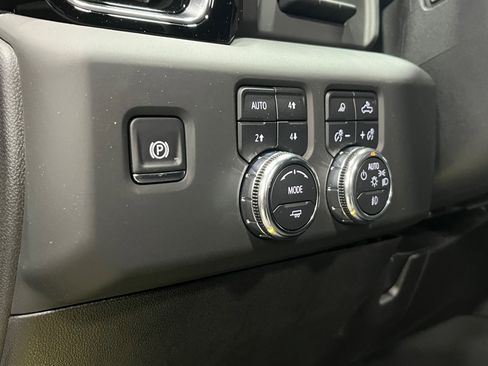 New 2025 GMC Sierra 3500 Denali w/ Denali Reserve Package image 15