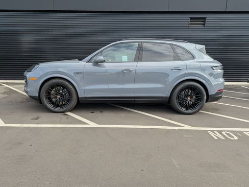 New 2026 Porsche Cayenne E-Hybrid image 2