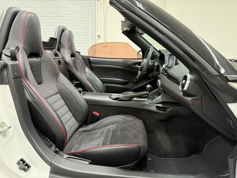 Used 2017 FIAT 124 Spider Abarth image 30