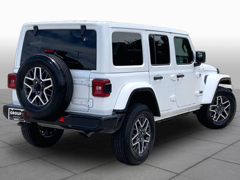 Used 2025 Jeep Wrangler Unlimited Sahara AWD/4WD image 12