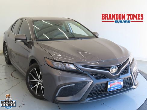 Used 2022 Toyota Camry SE FWD image 1