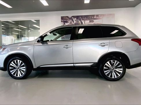 Used 2020 Mitsubishi Outlander ES image 3