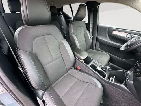 Used 2020 Volvo XC40 T4 Momentum FWD image 26
