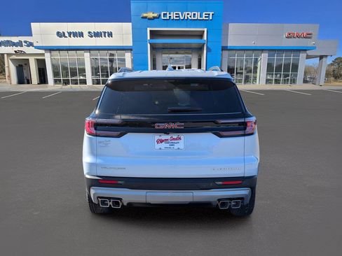 Used 2026 GMC Acadia Elevation w/ Elevation Premium Package FWD image 9