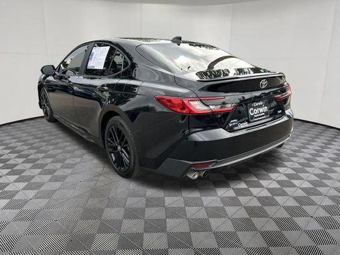 Used 2025 Toyota Camry SE AWD/4WD image 5