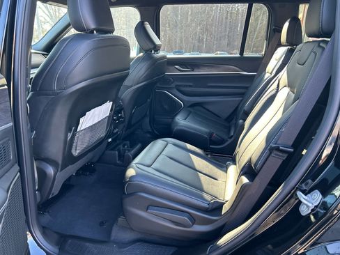 Used 2025 Jeep Grand Cherokee L Limited w/ Black Appearance Package image 20