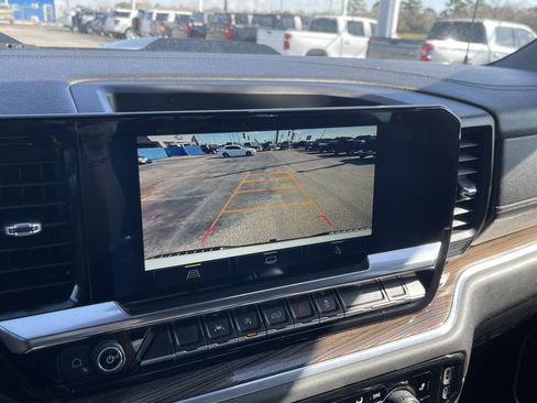 Used 2022 Chevrolet Silverado 1500 LT Trail Boss w/ Convenience Package II image 24