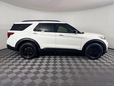 Used 2022 Ford Explorer ST AWD/4WD image 3