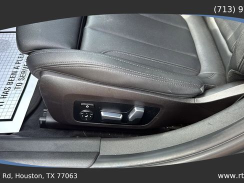 Used 2019 BMW 330i 330i Sedan 4D w/ Convenience Package image 23