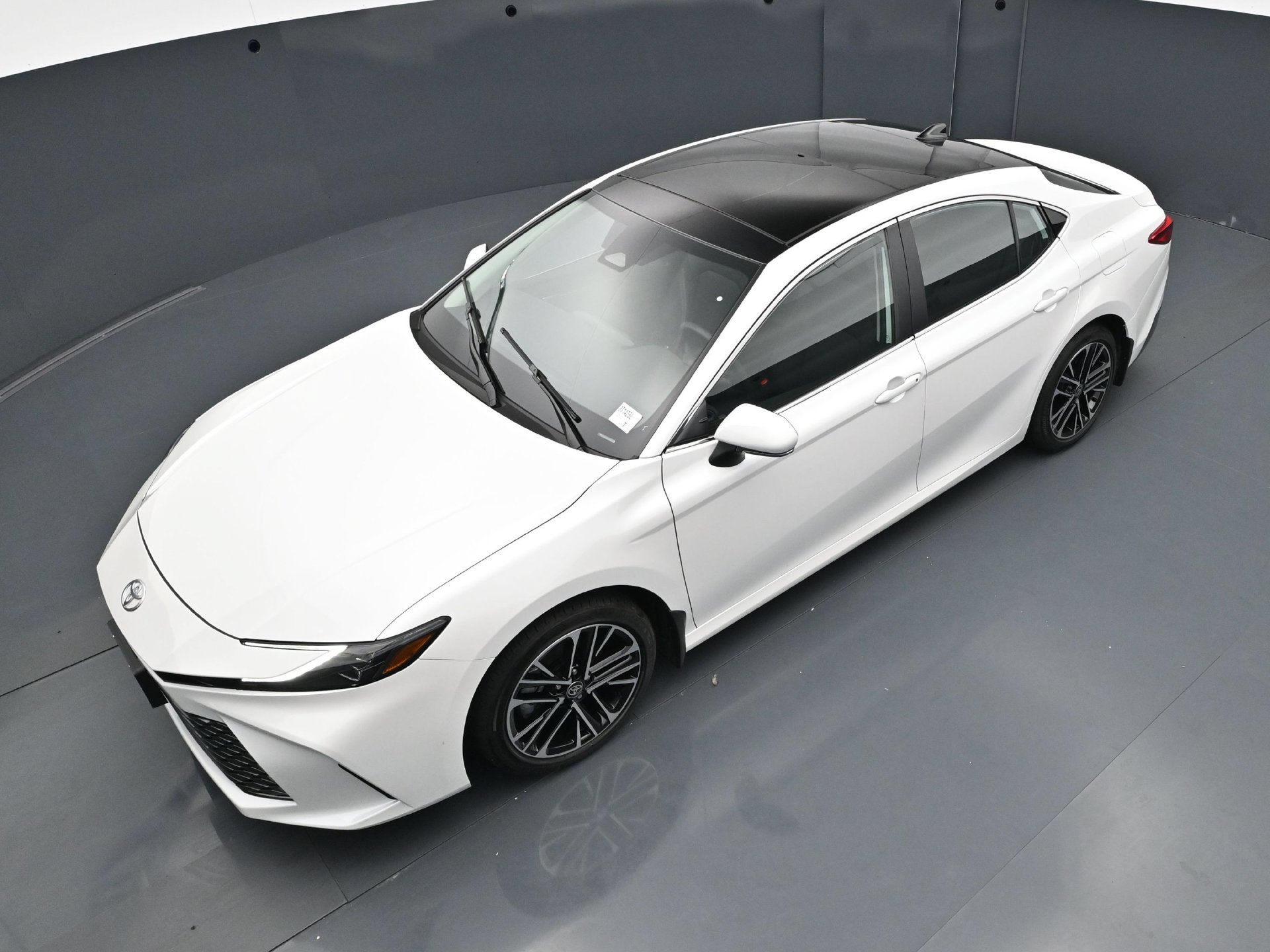 Used 2025 Toyota Camry XLE AWD/4WD image 38
