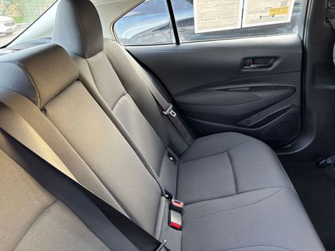 Used 2025 Toyota Corolla LE image 36